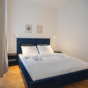 Brand Cozy Viena